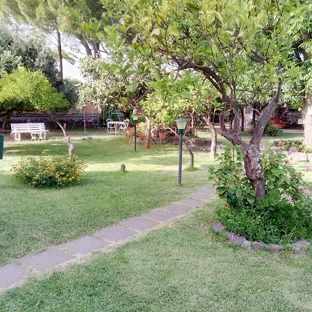 With Garden And Free Parking Дом отдыха